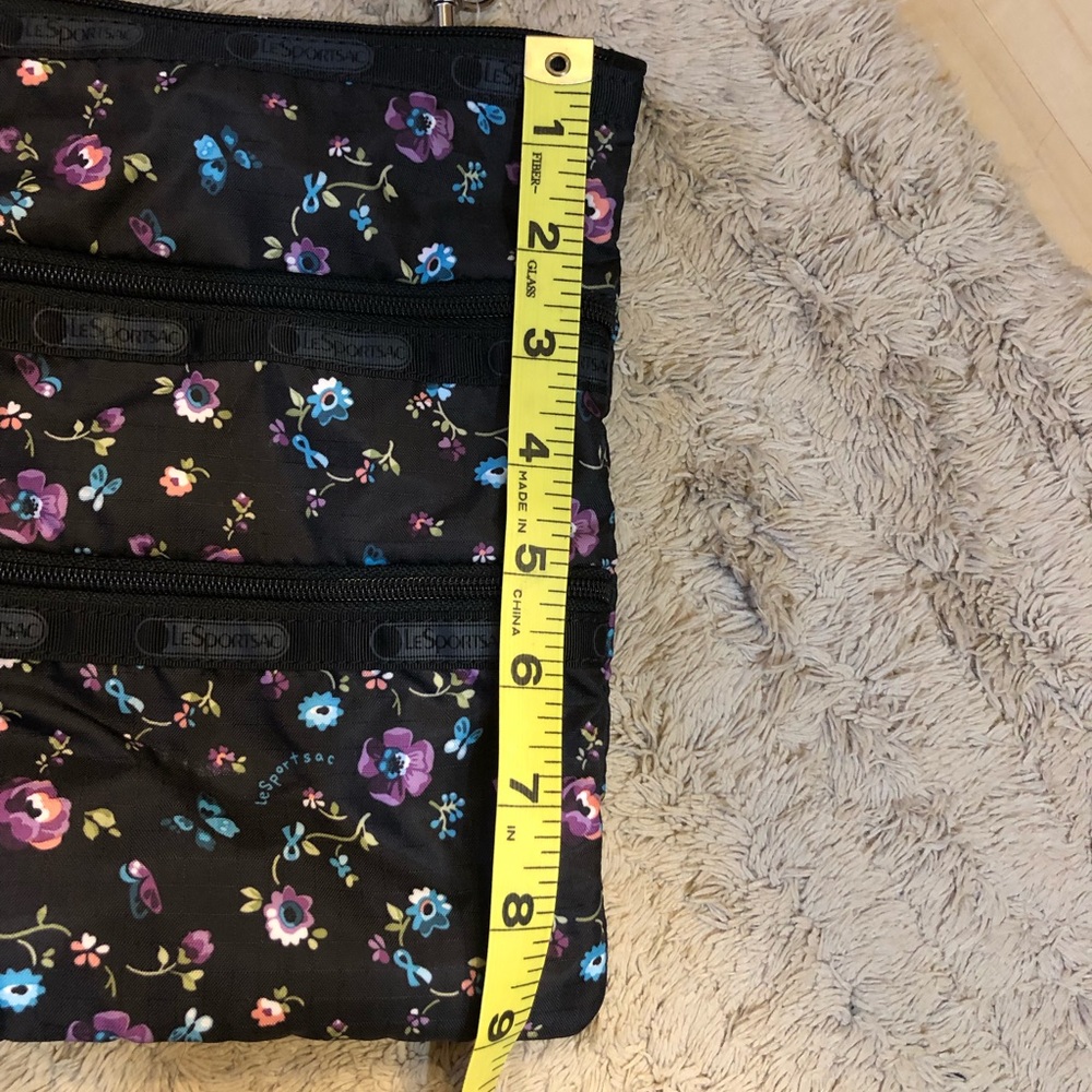 LeSportsac  Womens multi color cross body adjustable length purse - Picture 5 of 7